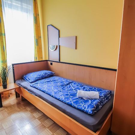 Cozy Rooms - U3 Hutteldorferstrasse Wien Exteriör bild