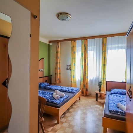 Cozy Rooms - U3 Hutteldorferstrasse Wien Exteriör bild