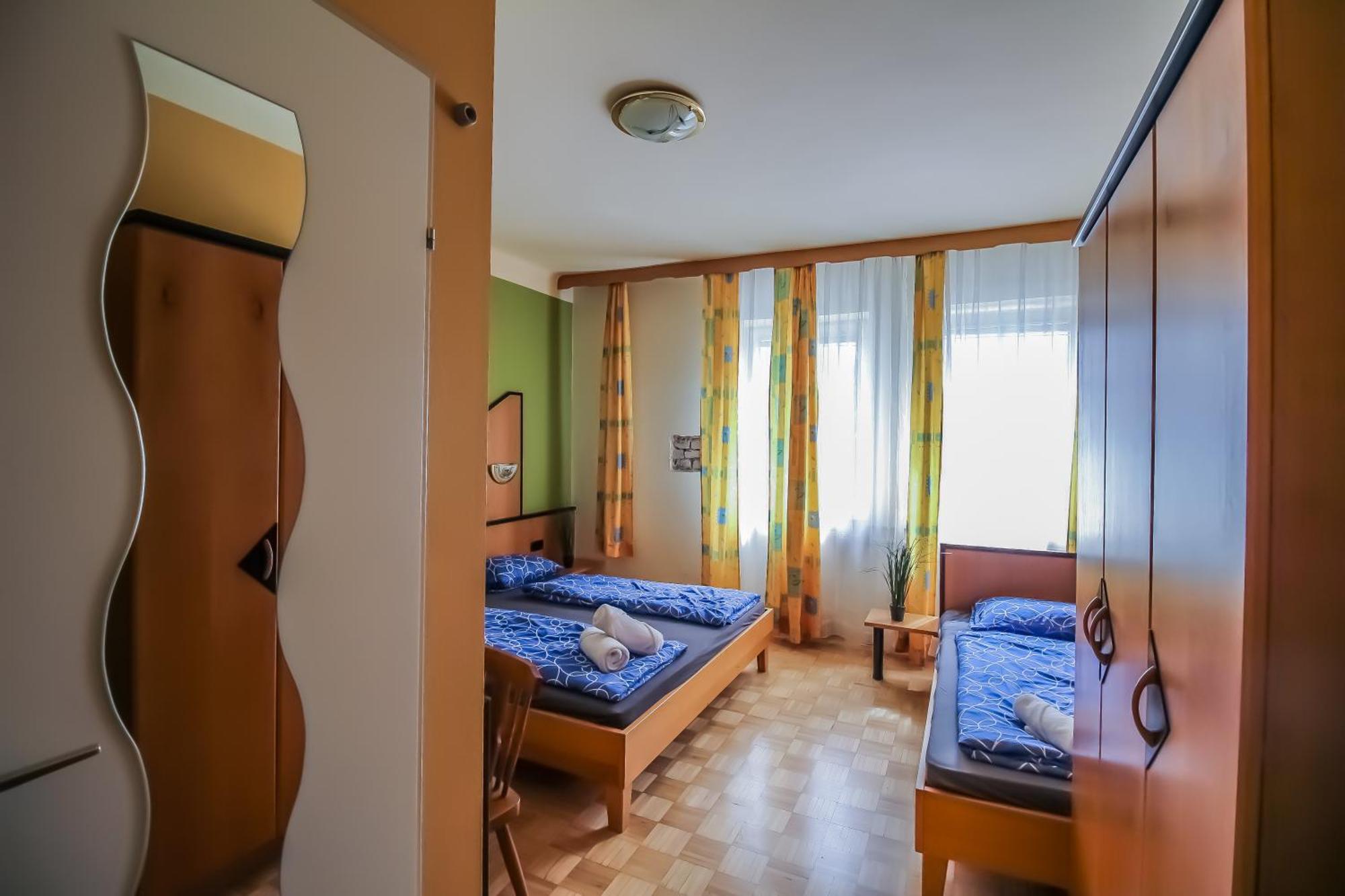 Cozy Rooms - U3 Hutteldorferstrasse Wien Exteriör bild