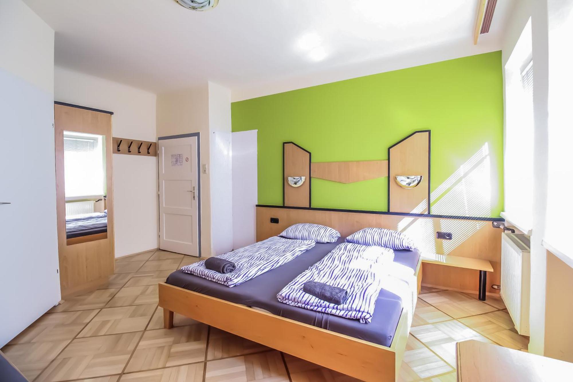 Cozy Rooms - U3 Hutteldorferstrasse Wien Exteriör bild