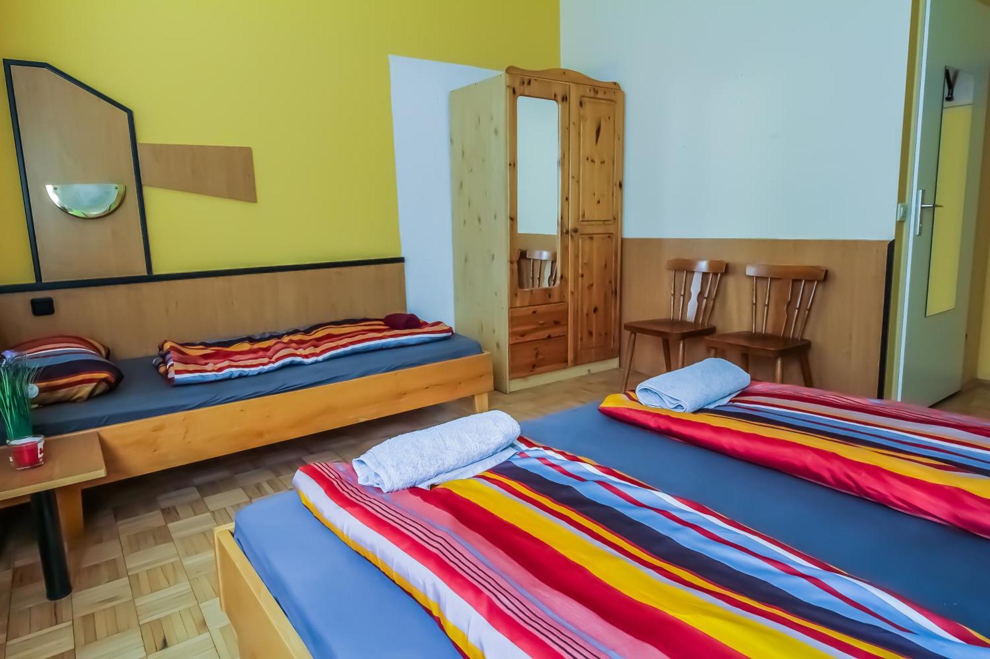 Cozy Rooms - U3 Hutteldorferstrasse Wien Exteriör bild