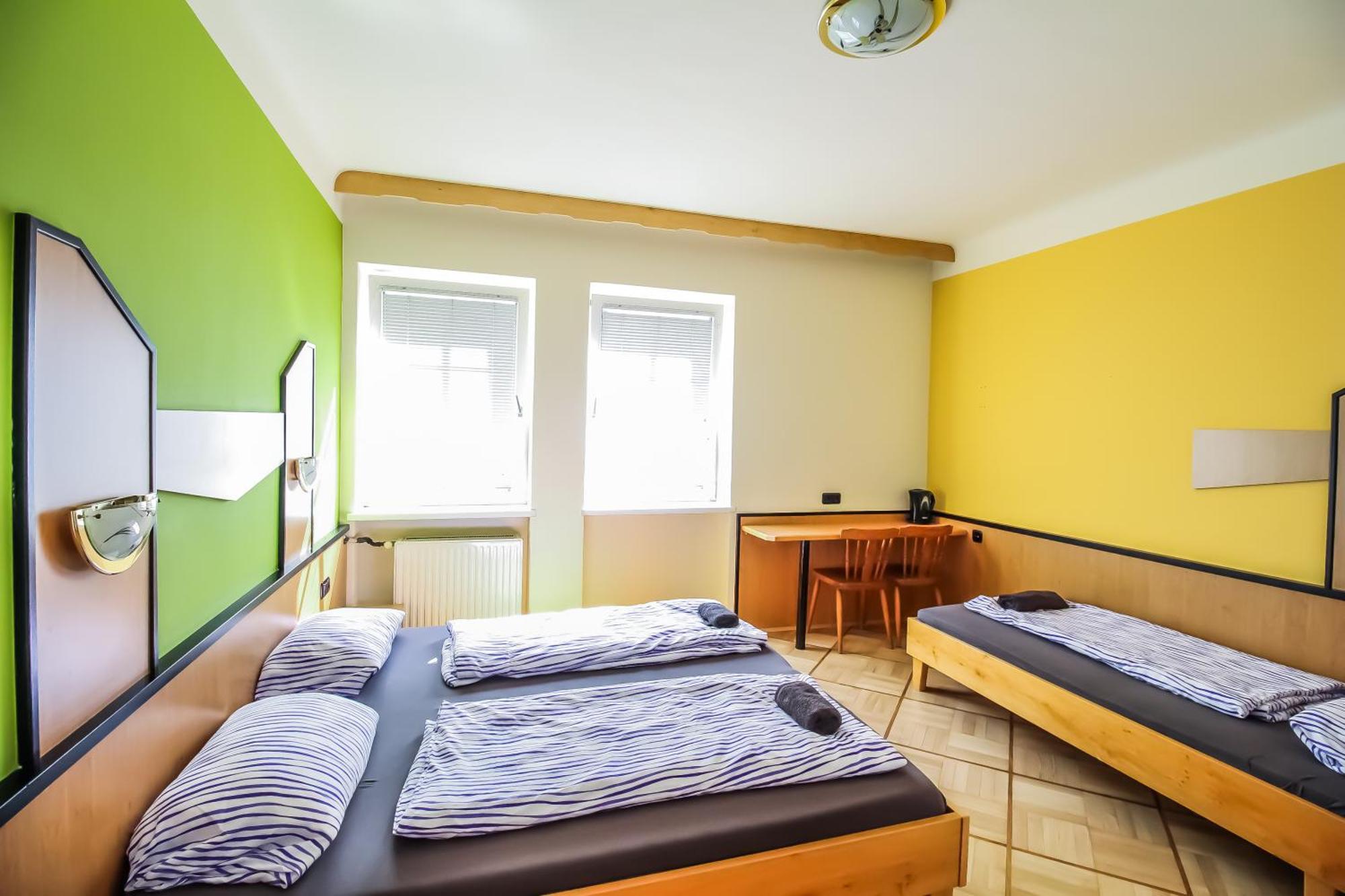 Cozy Rooms - U3 Hutteldorferstrasse Wien Exteriör bild