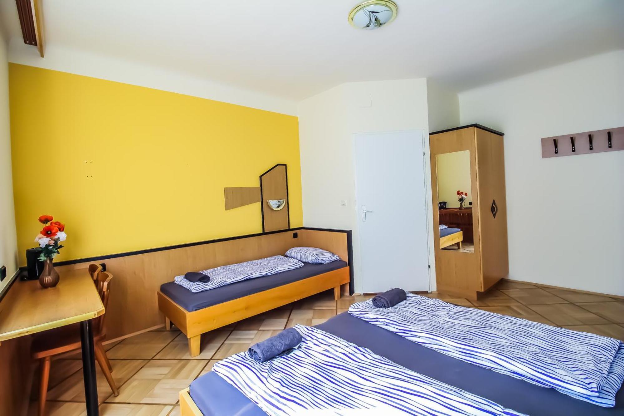 Cozy Rooms - U3 Hutteldorferstrasse Wien Exteriör bild