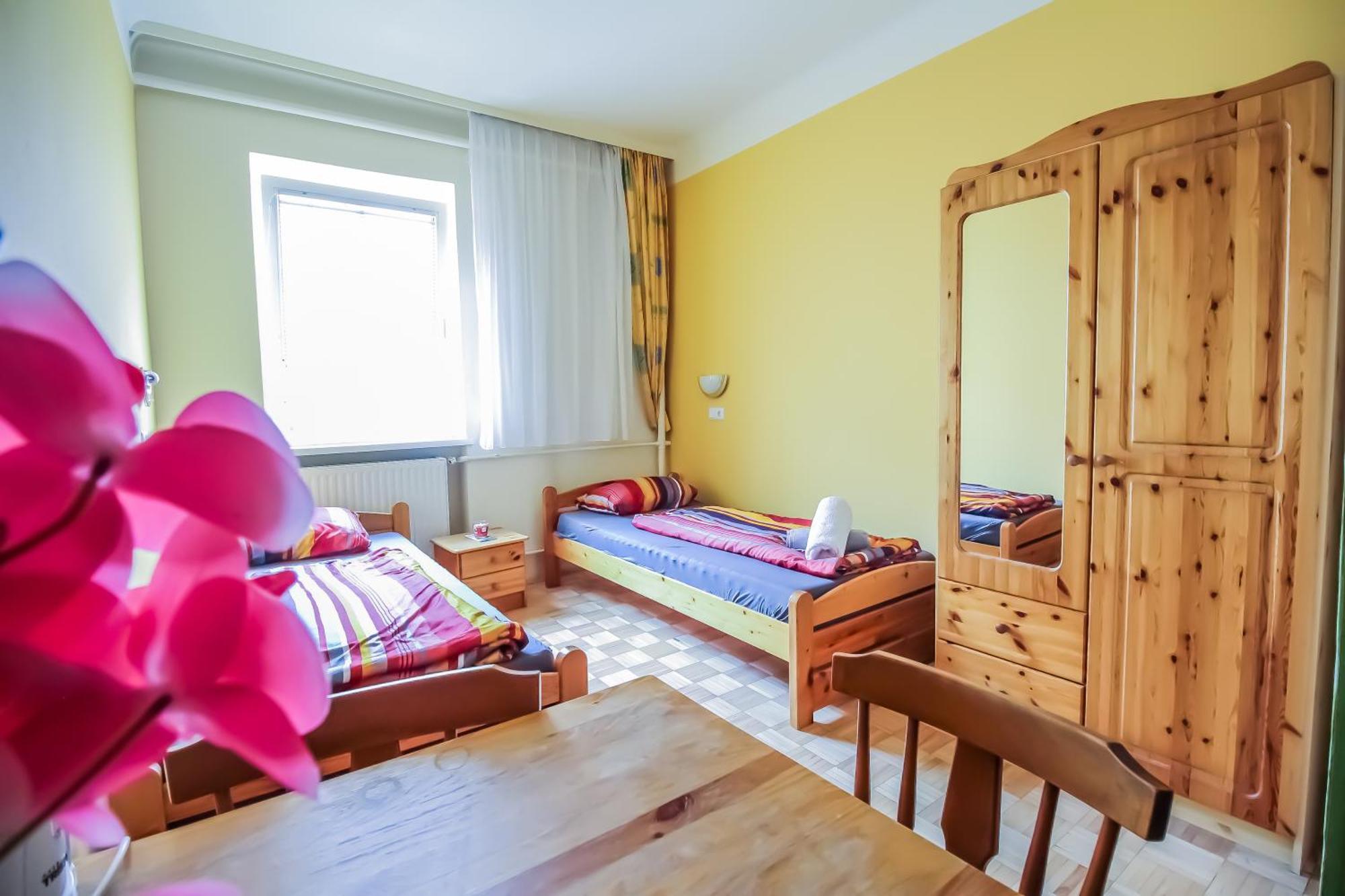 Cozy Rooms - U3 Hutteldorferstrasse Wien Exteriör bild