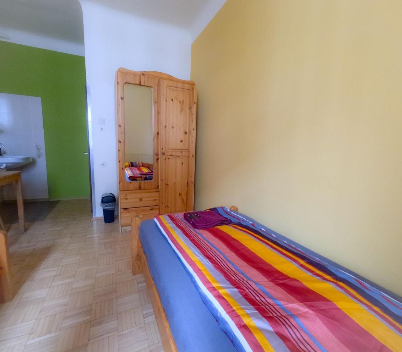 Cozy Rooms - U3 Hutteldorferstrasse Wien Exteriör bild