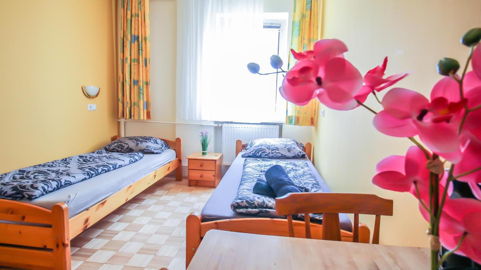 Cozy Rooms - U3 Hutteldorferstrasse Wien Exteriör bild