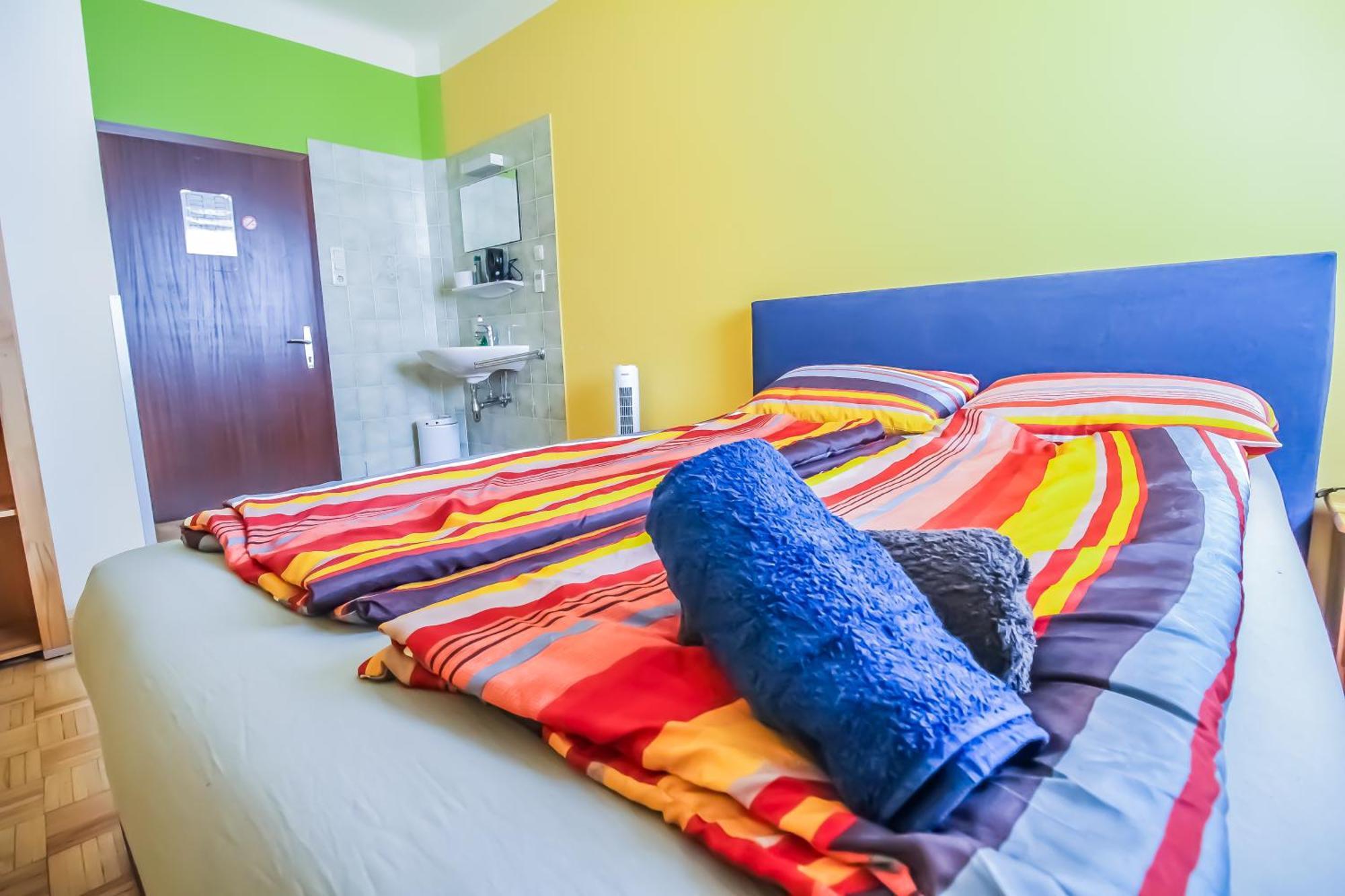 Cozy Rooms - U3 Hutteldorferstrasse Wien Exteriör bild