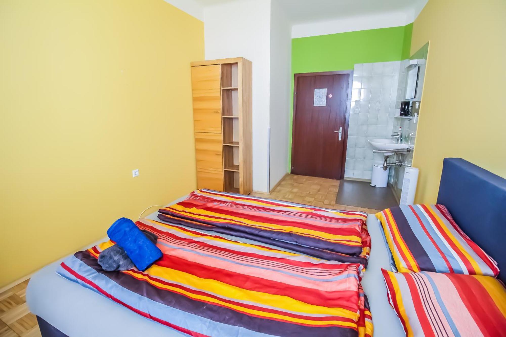 Cozy Rooms - U3 Hutteldorferstrasse Wien Exteriör bild