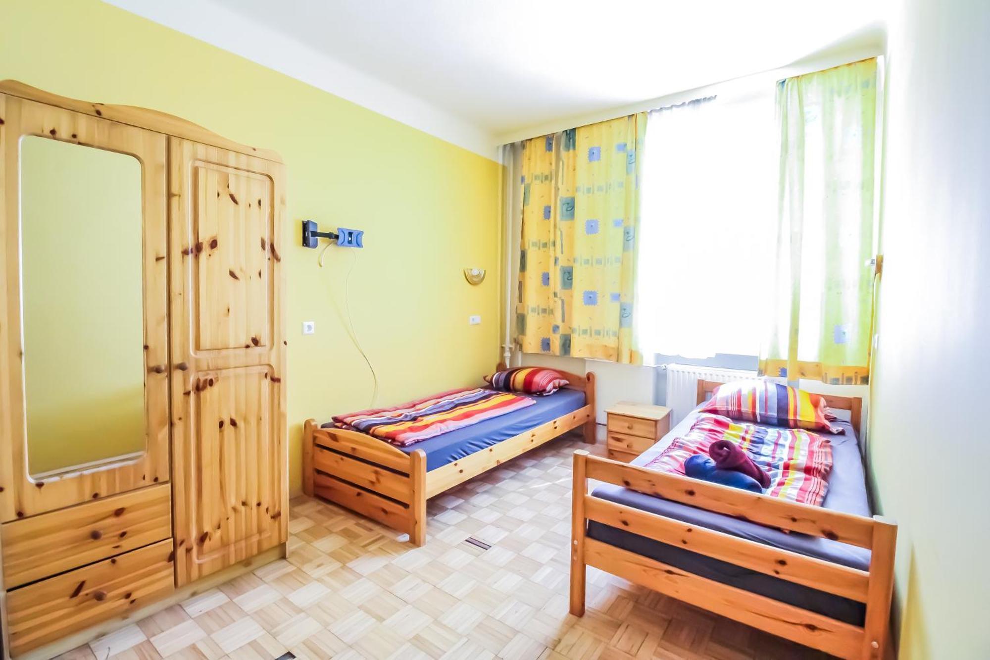 Cozy Rooms - U3 Hutteldorferstrasse Wien Exteriör bild