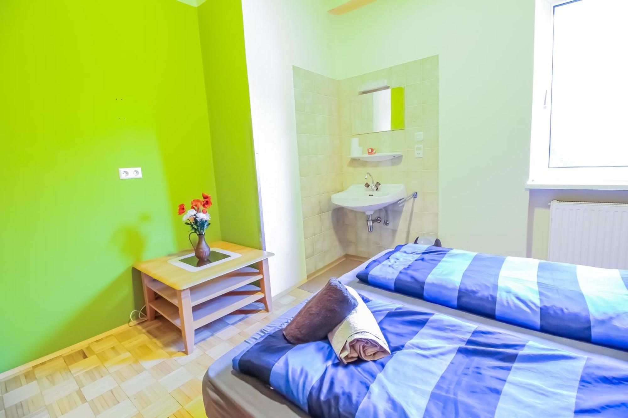 Cozy Rooms - U3 Hutteldorferstrasse Wien Exteriör bild