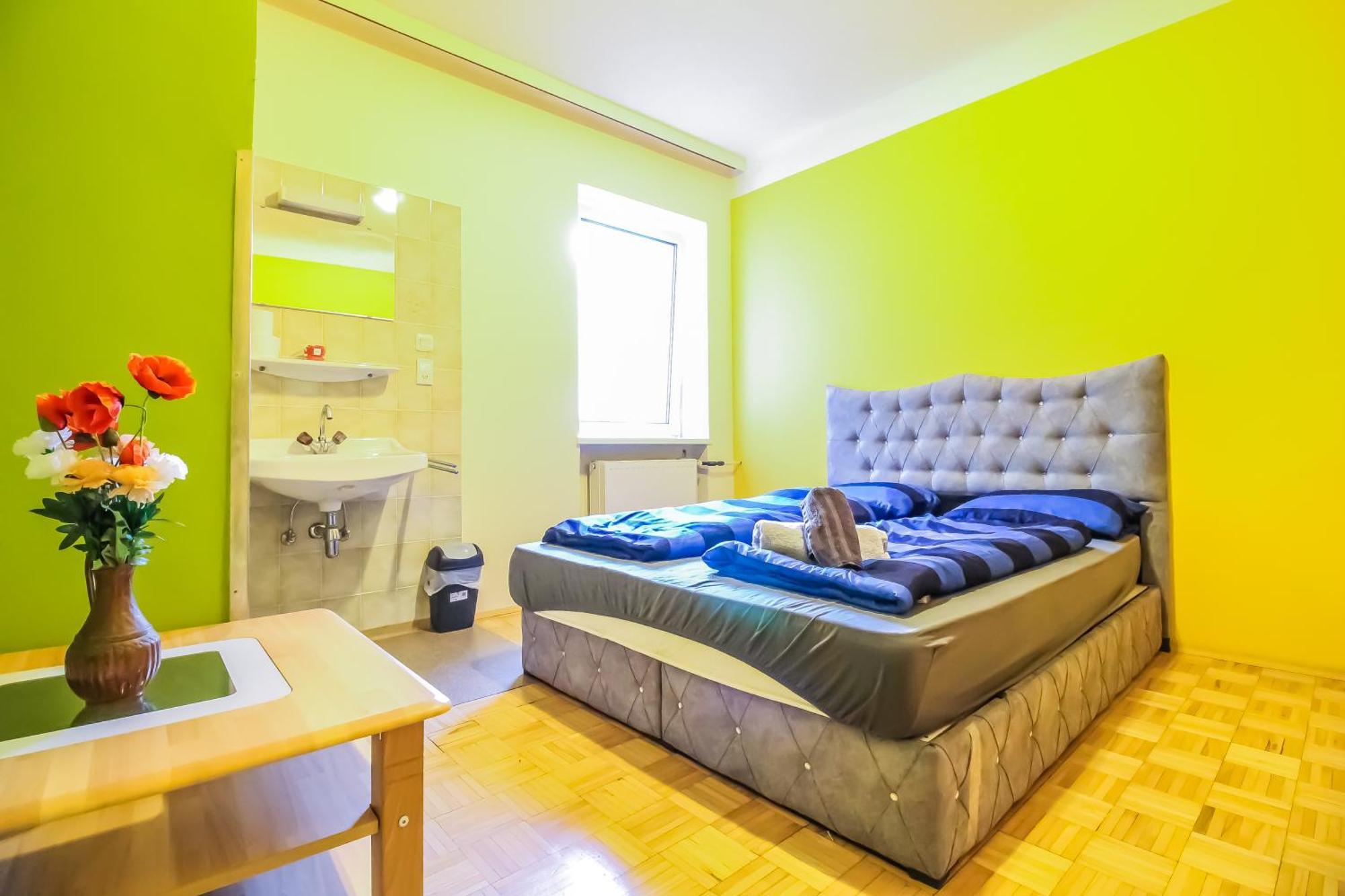 Cozy Rooms - U3 Hutteldorferstrasse Wien Exteriör bild