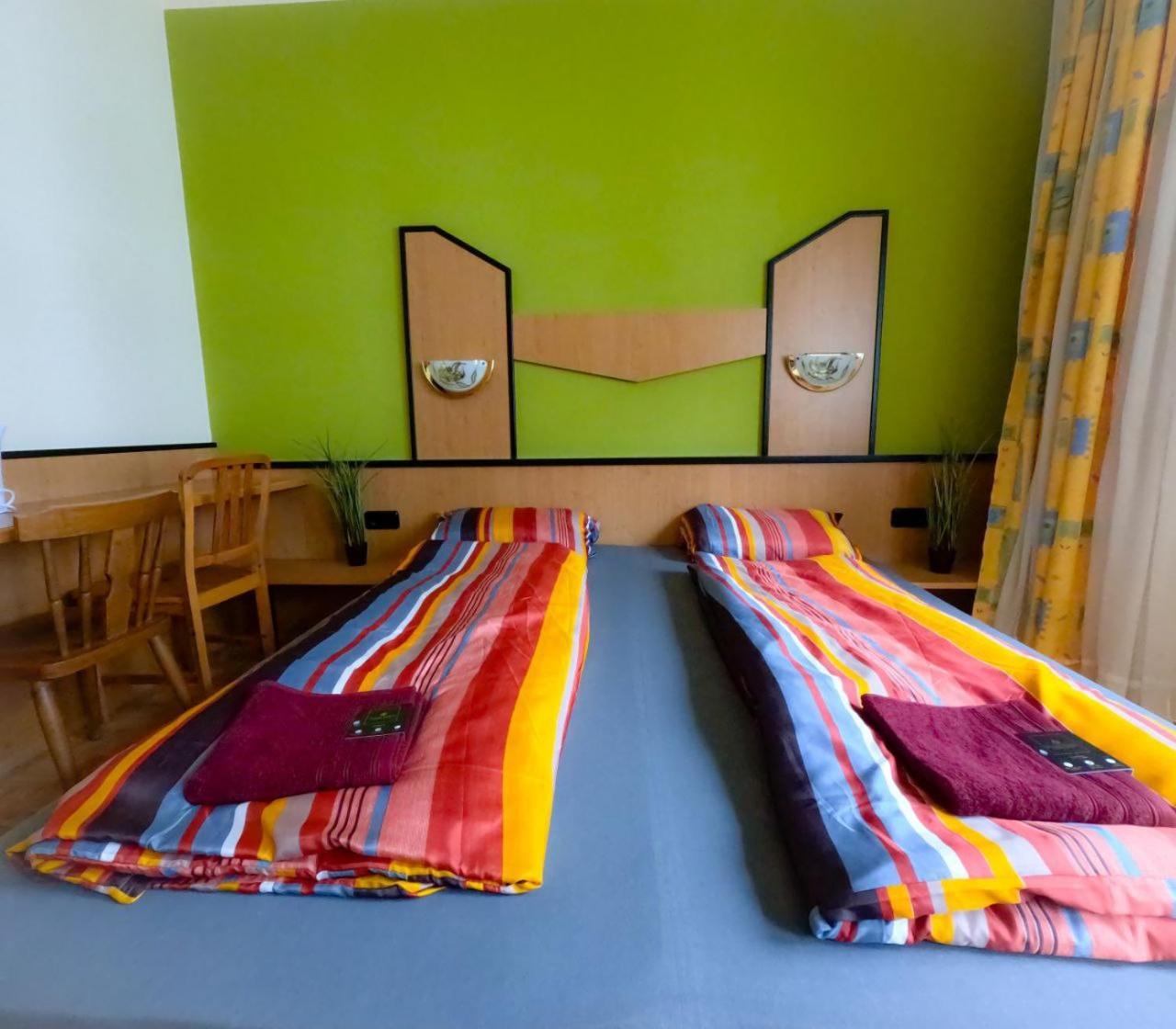 Cozy Rooms - U3 Hutteldorferstrasse Wien Exteriör bild