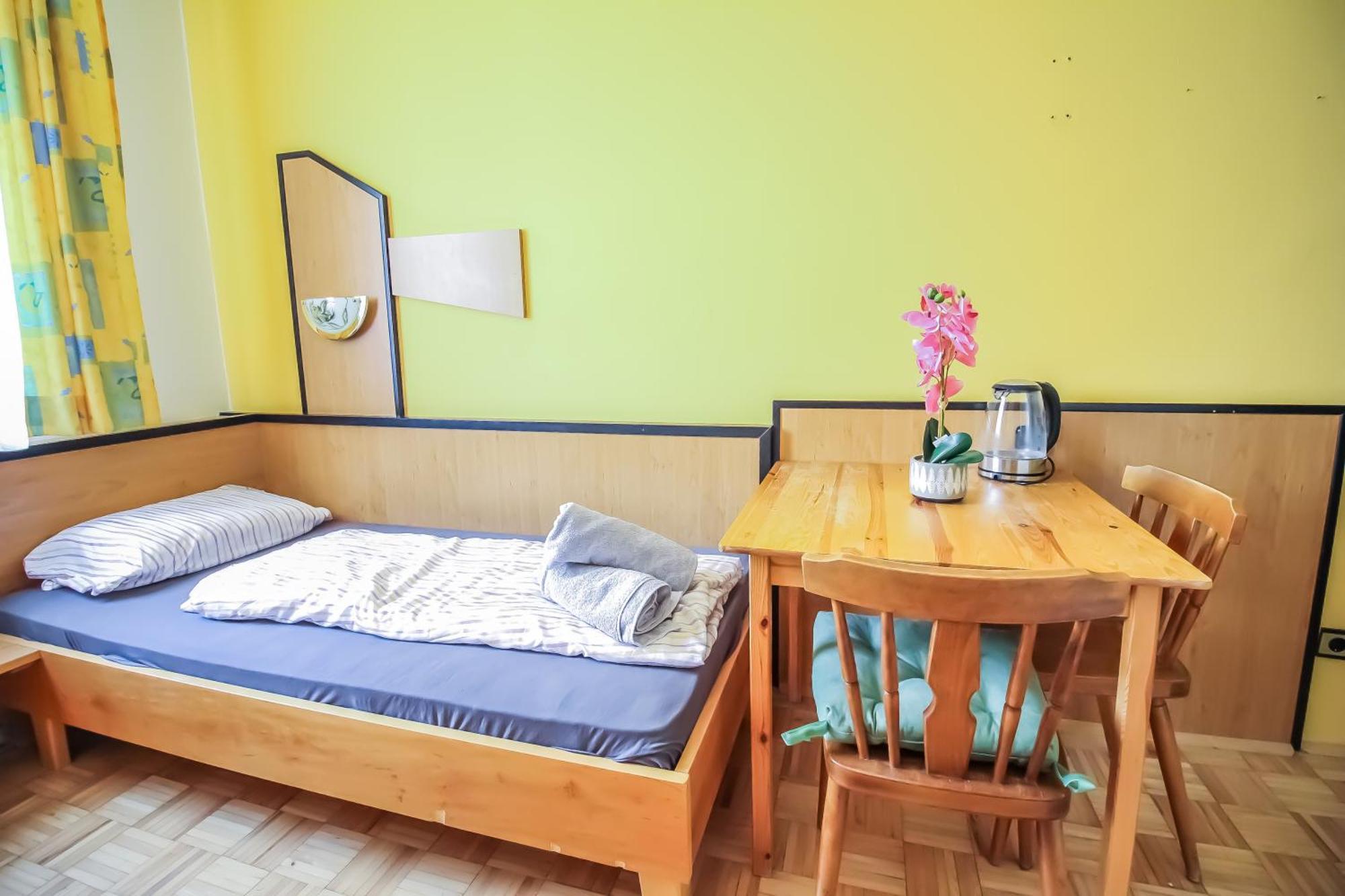 Cozy Rooms - U3 Hutteldorferstrasse Wien Exteriör bild